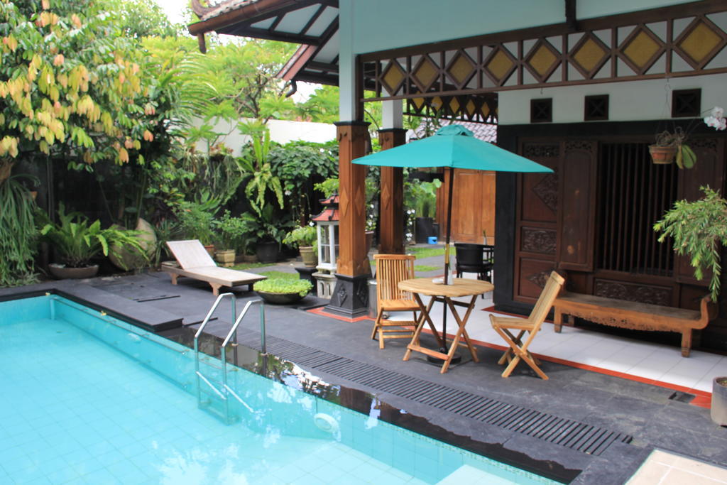 Hôtel Griya Yunika à Yogyakarta Extérieur photo