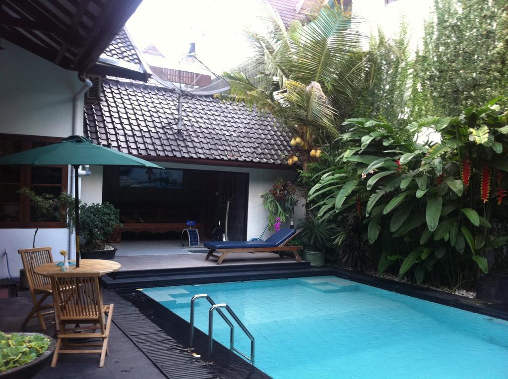 Hôtel Griya Yunika à Yogyakarta Extérieur photo